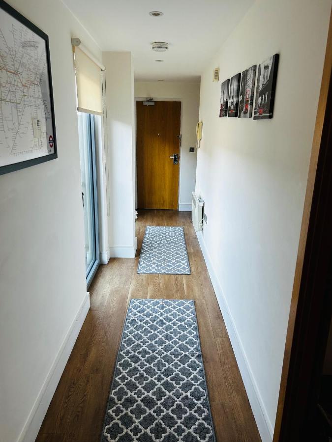 Spacious 3-Bed 3-Bath Luxury Apartment With Balcony Hyde Park 런던 외부 사진