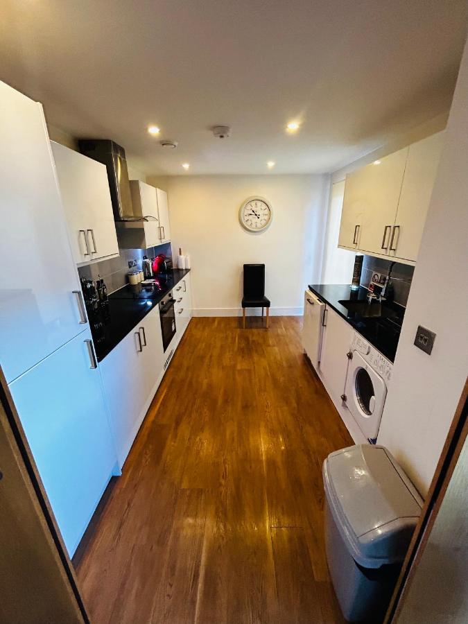 Spacious 3-Bed 3-Bath Luxury Apartment With Balcony Hyde Park 런던 외부 사진