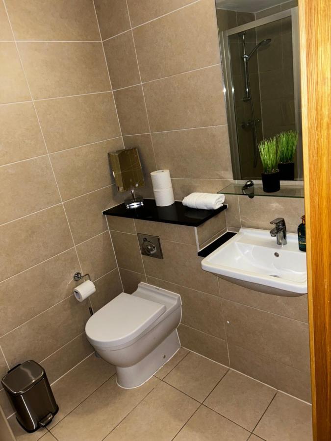 Spacious 3-Bed 3-Bath Luxury Apartment With Balcony Hyde Park 런던 외부 사진