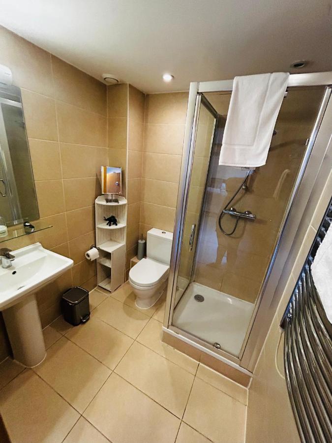 Spacious 3-Bed 3-Bath Luxury Apartment With Balcony Hyde Park 런던 외부 사진