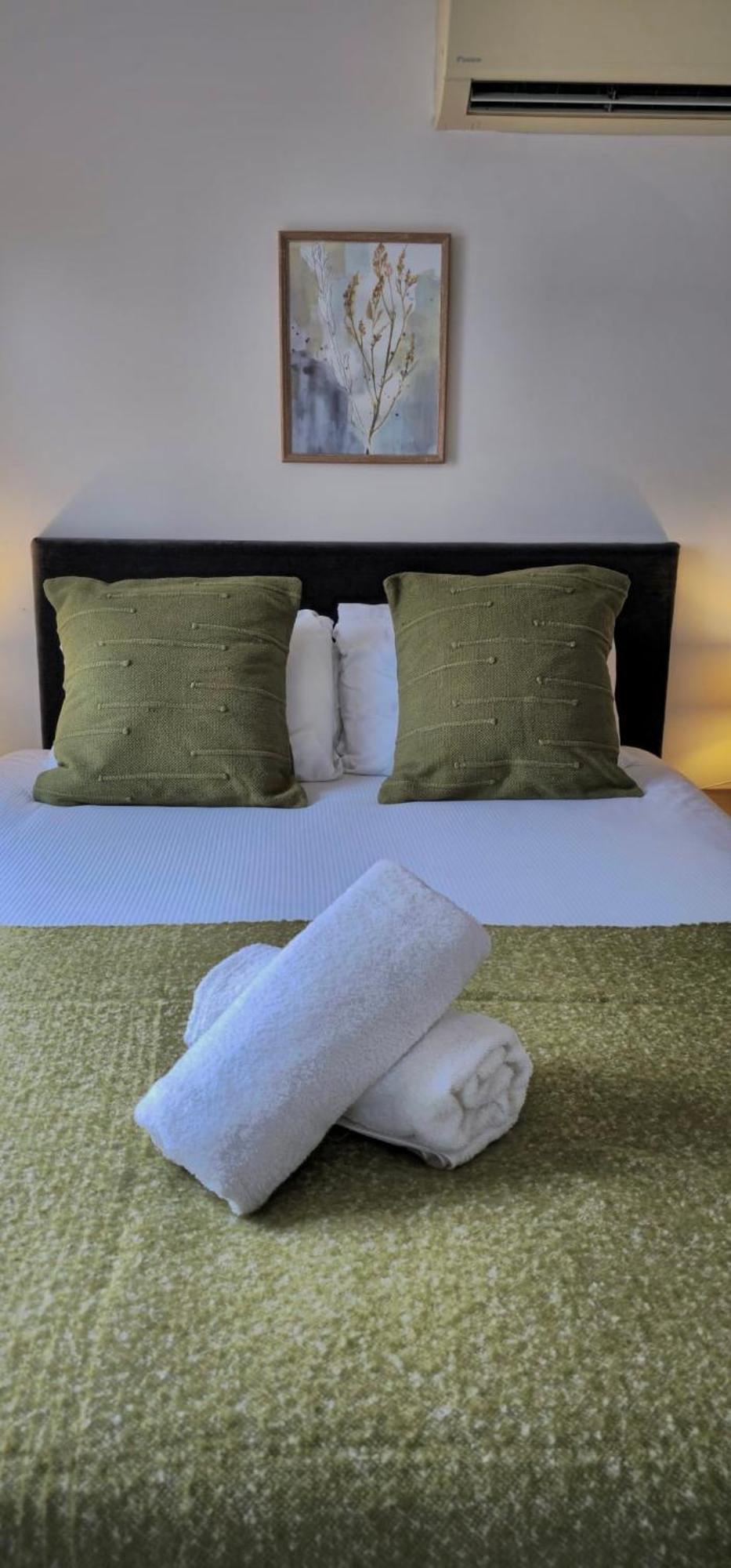 Spacious 3-Bed 3-Bath Luxury Apartment With Balcony Hyde Park 런던 외부 사진