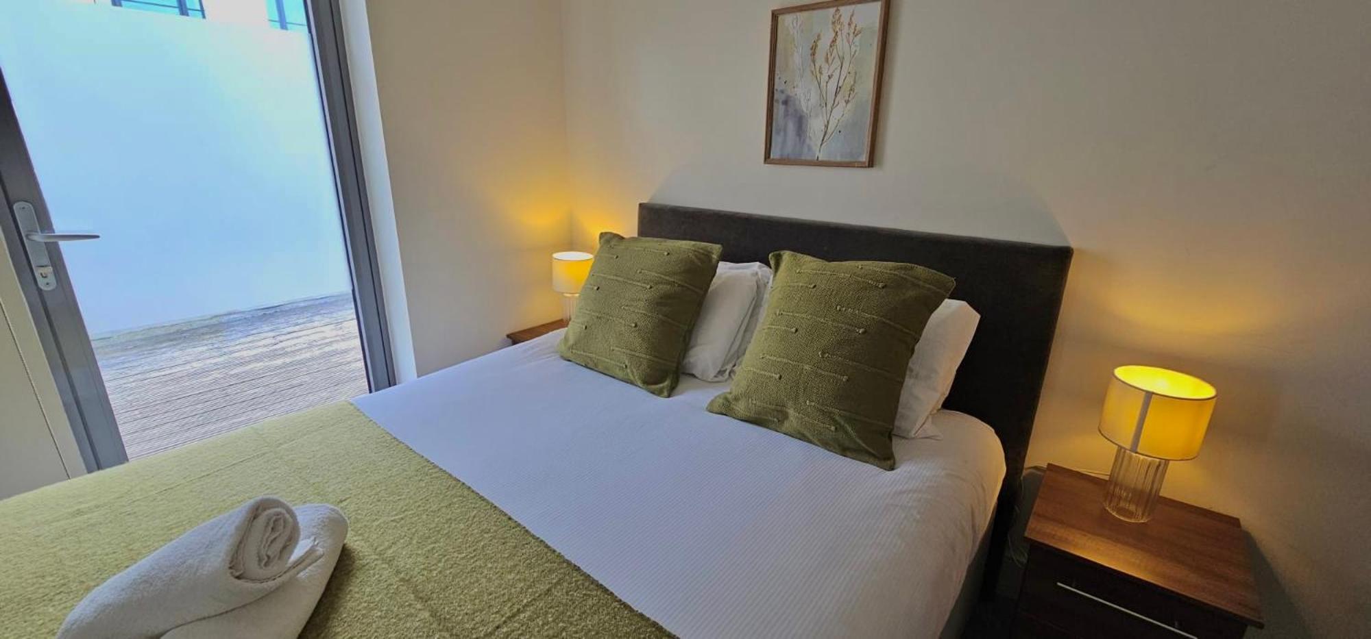 Spacious 3-Bed 3-Bath Luxury Apartment With Balcony Hyde Park 런던 외부 사진
