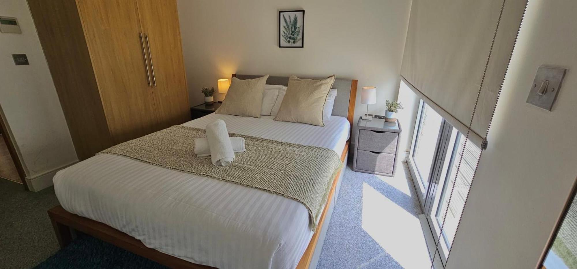 Spacious 3-Bed 3-Bath Luxury Apartment With Balcony Hyde Park 런던 외부 사진