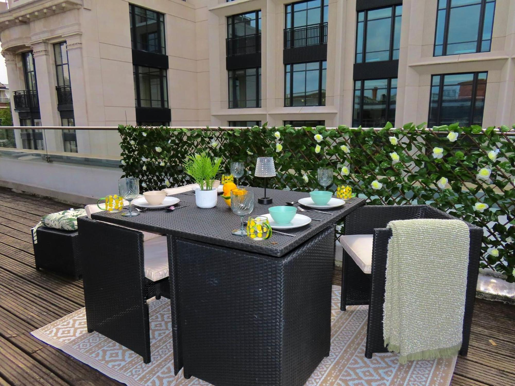 Spacious 3-Bed 3-Bath Luxury Apartment With Balcony Hyde Park 런던 외부 사진