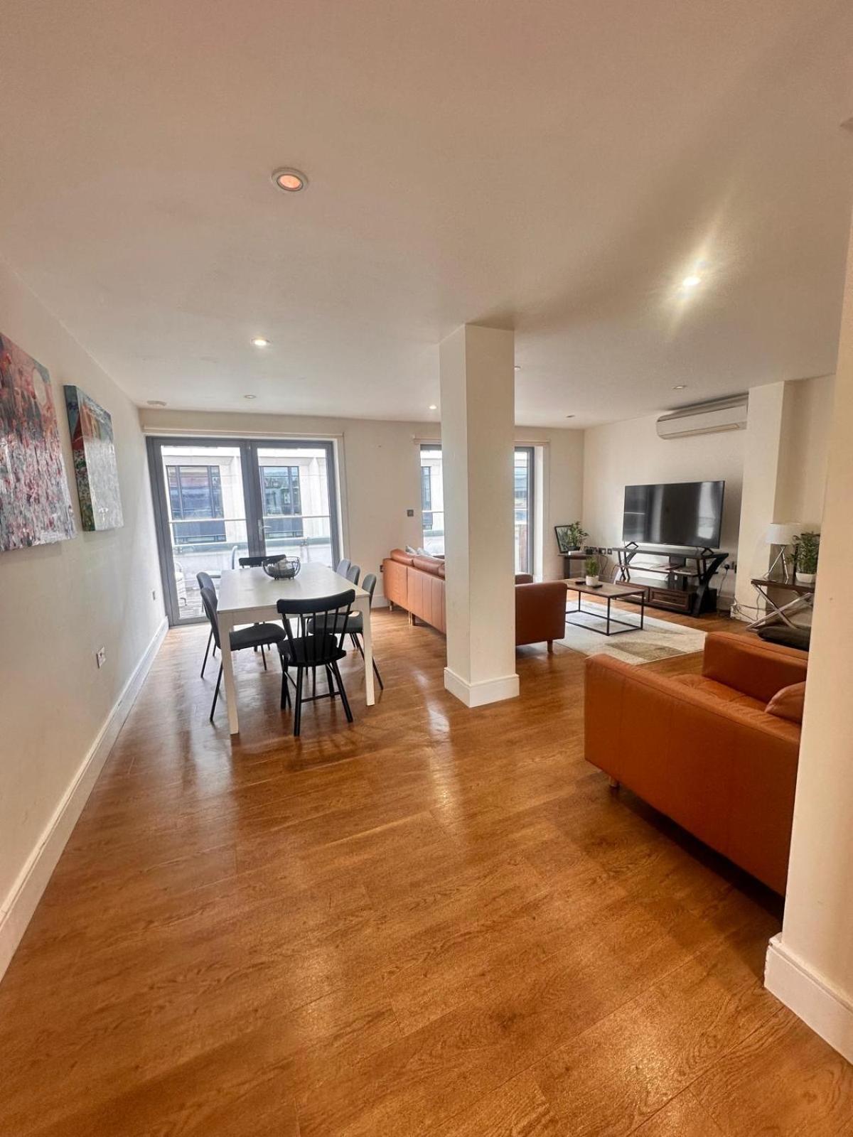 Spacious 3-Bed 3-Bath Luxury Apartment With Balcony Hyde Park 런던 외부 사진