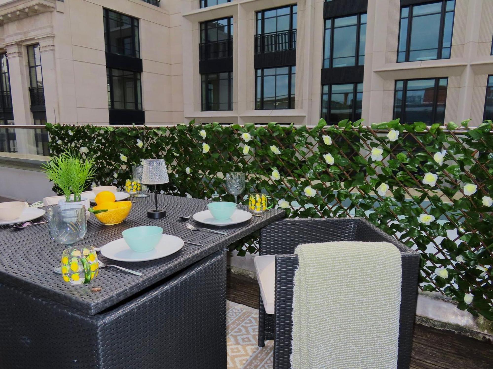 Spacious 3-Bed 3-Bath Luxury Apartment With Balcony Hyde Park 런던 외부 사진